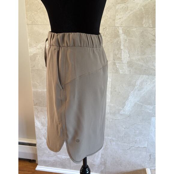 Lululemon On the Fly Woven Drawcord Skirt, Size 4, Frontier Tan $88 Athleisure - Picture 9 of 11